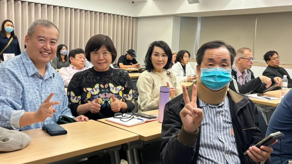 參加中小企業信用保證融資業務績優金融機構及授信經理人暨花蓮地震之 0403 重建相挺頒獎
